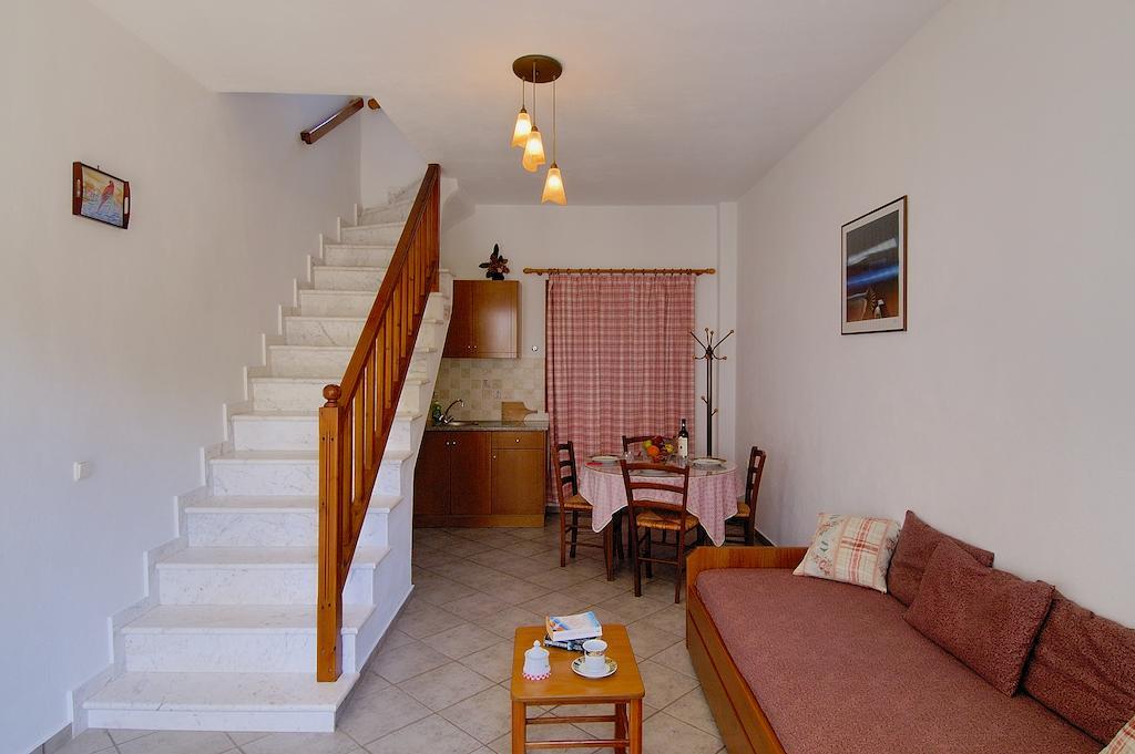 Charoula Apartment Platanias  Ruang foto